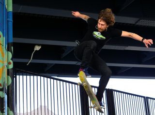 Kelly Weber skates at SoMa Skate Park. Weber has a vegan skate blog, and he writes articles related to his skating interests and his findings of vegan clothings.
Perng-chih Huang // Xpress Magazine
