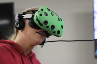 Margaret Karleskind tries Virtual reality for the first time. September 27th, 2018. (Francisca Velasco/Xpress)