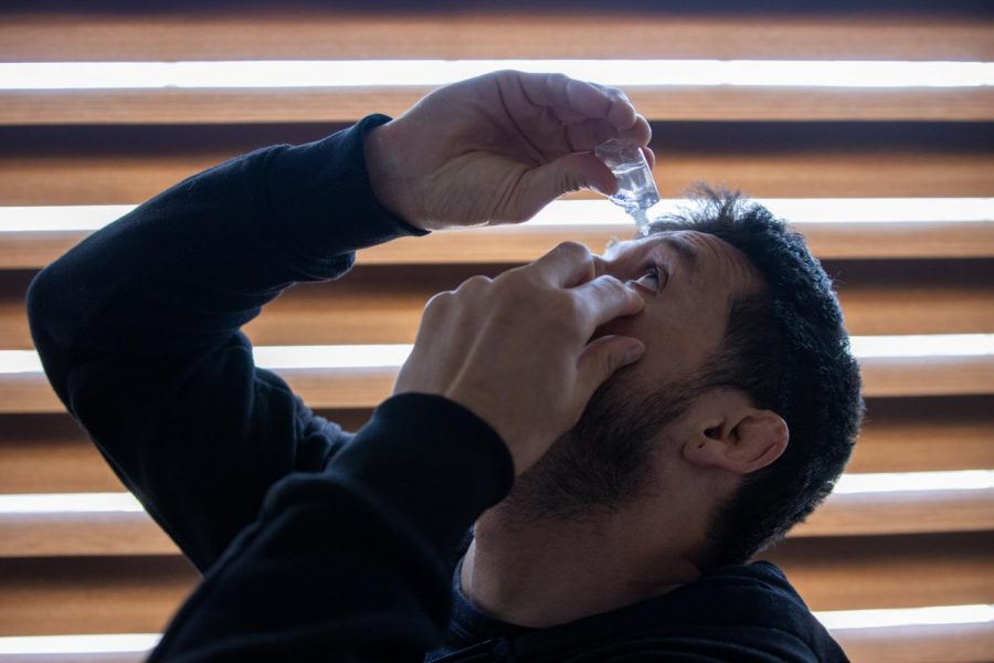 Ruiz puts eye drops to relieve his dry eyes from gaming for four hours straight. (Amalia Diaz / Xpress Magazine)