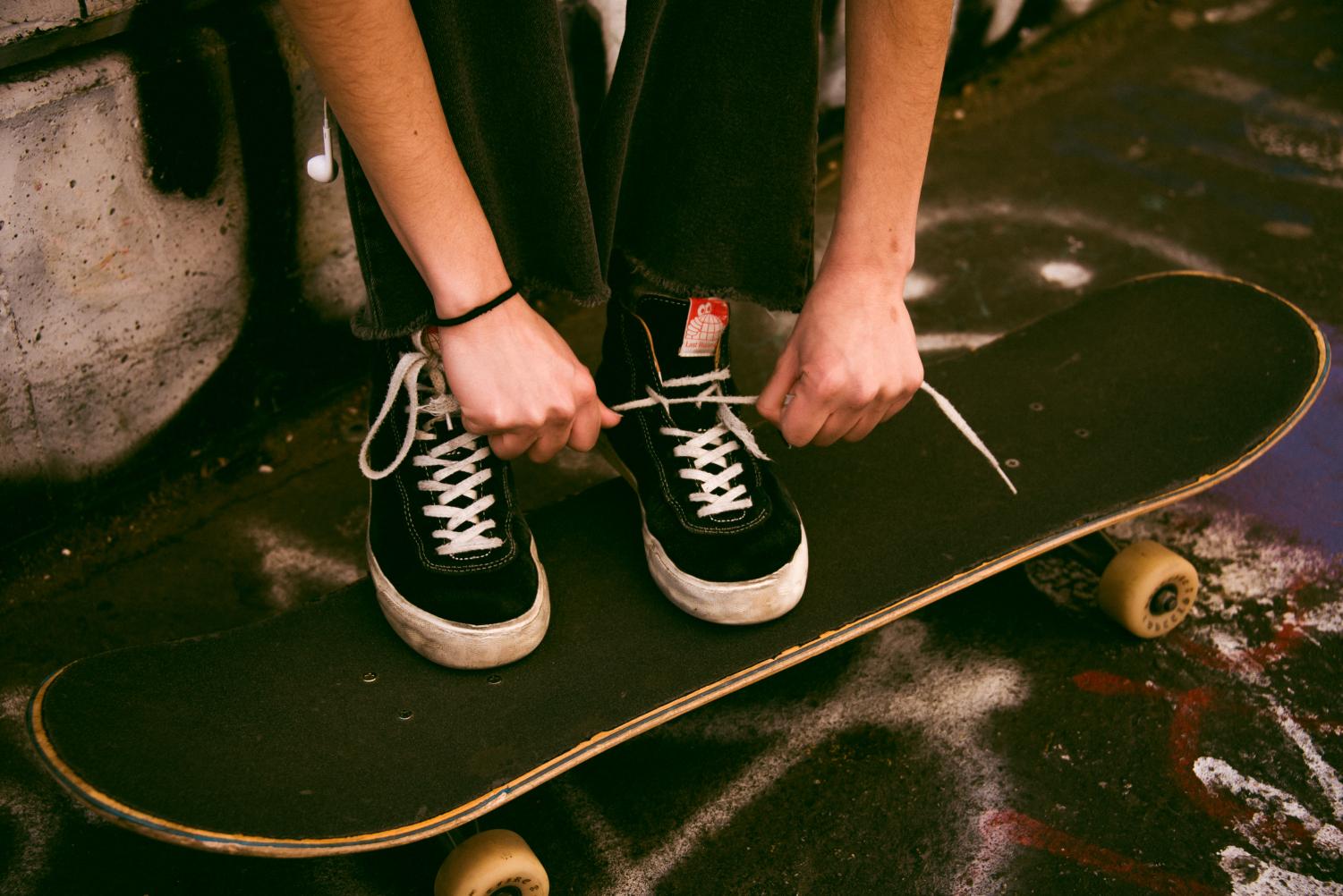 Man banging skateboard at Dallas mall sends shoppers fleeing