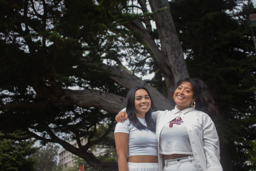 Fits of SFSU co-founders Breanna Miller (left) and Esperanza Vaquiz (right) pose in the Quad, Sept. 15, 2022. (Oliver Michelsen / Xpress Magazine)
