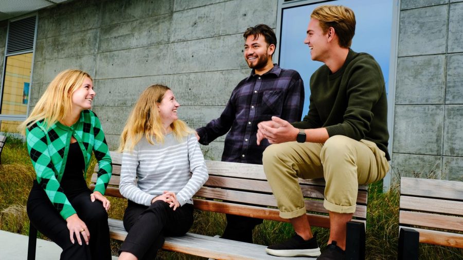 (Left to right) Charlotte Waasdorp, Claire Obermeyer, Axel Cojulún, and Daan Dekkers chat and laugh about their experiences studying abroad. (Miguel Francesco Carrion / Xpress Magazine) 
