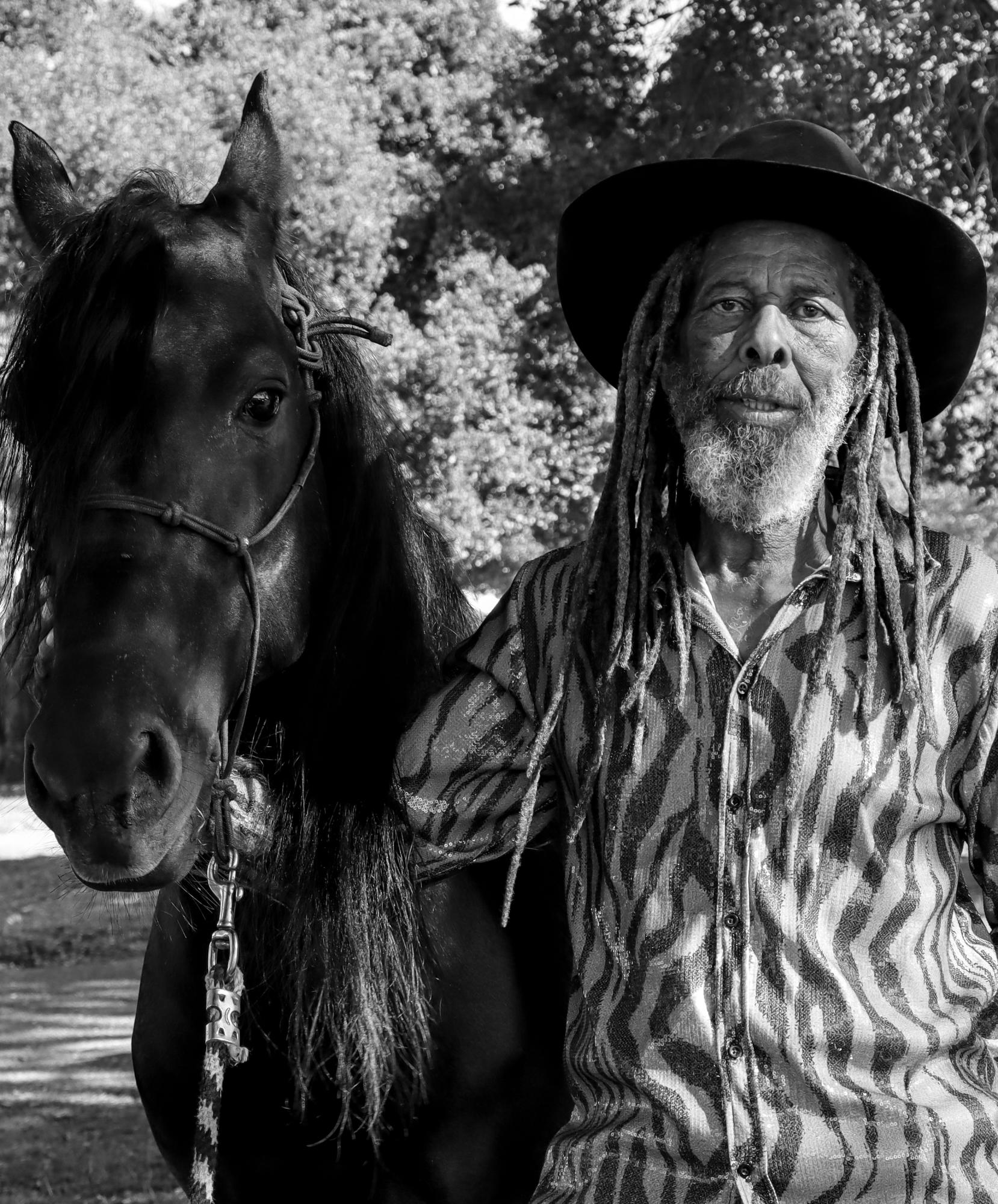 Willy Jones with his 12-year-old horse at the Oakland Black Cowboy Association 51st Annual Parade and Festival on October 4th, 2025. (Eliza Arthur / Xpress Magazine)